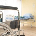 一年200多万冠名费，民营医院为何爱“戴洋帽子”？ 