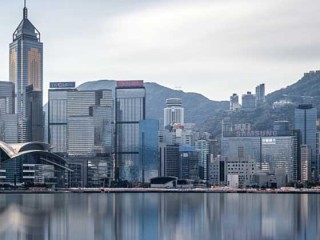 百威之后阿里之前，多空交战香港IPO下半场 