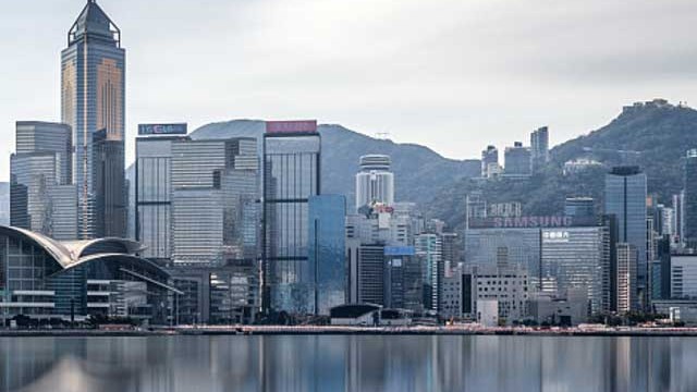 百威之后阿里之前，多空交战香港IPO下半场 