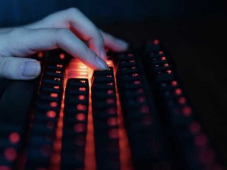 第一届电竞专业学生：不打电竞，要做电竞世界的“操纵者” 